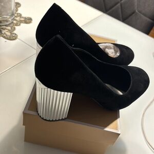 MK AUTHENTIC BLK Suede silver Heels 👠